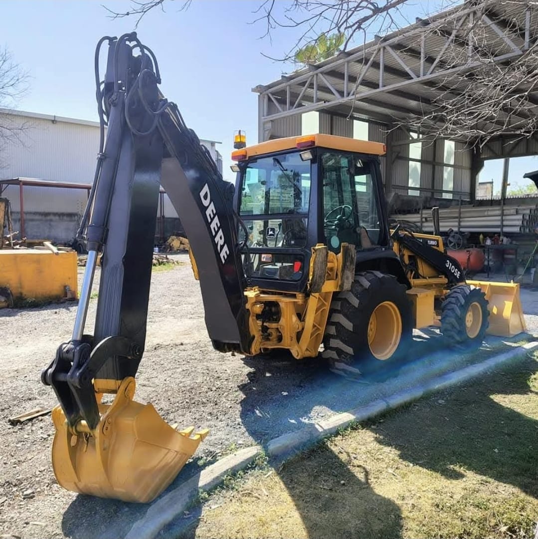 Retroexcavadora 310SE, John Deere, 2000.